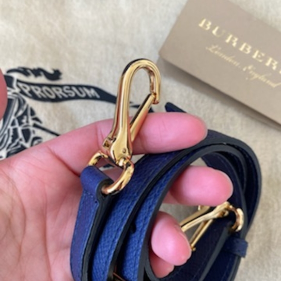 (SOLD) Burberry Navy Banner Tote - Picture 4 of 9